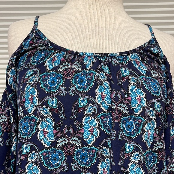 Francesca’s Blue Floral Pattern Cold Shoulder Top Size Small - Picture 2 of 8